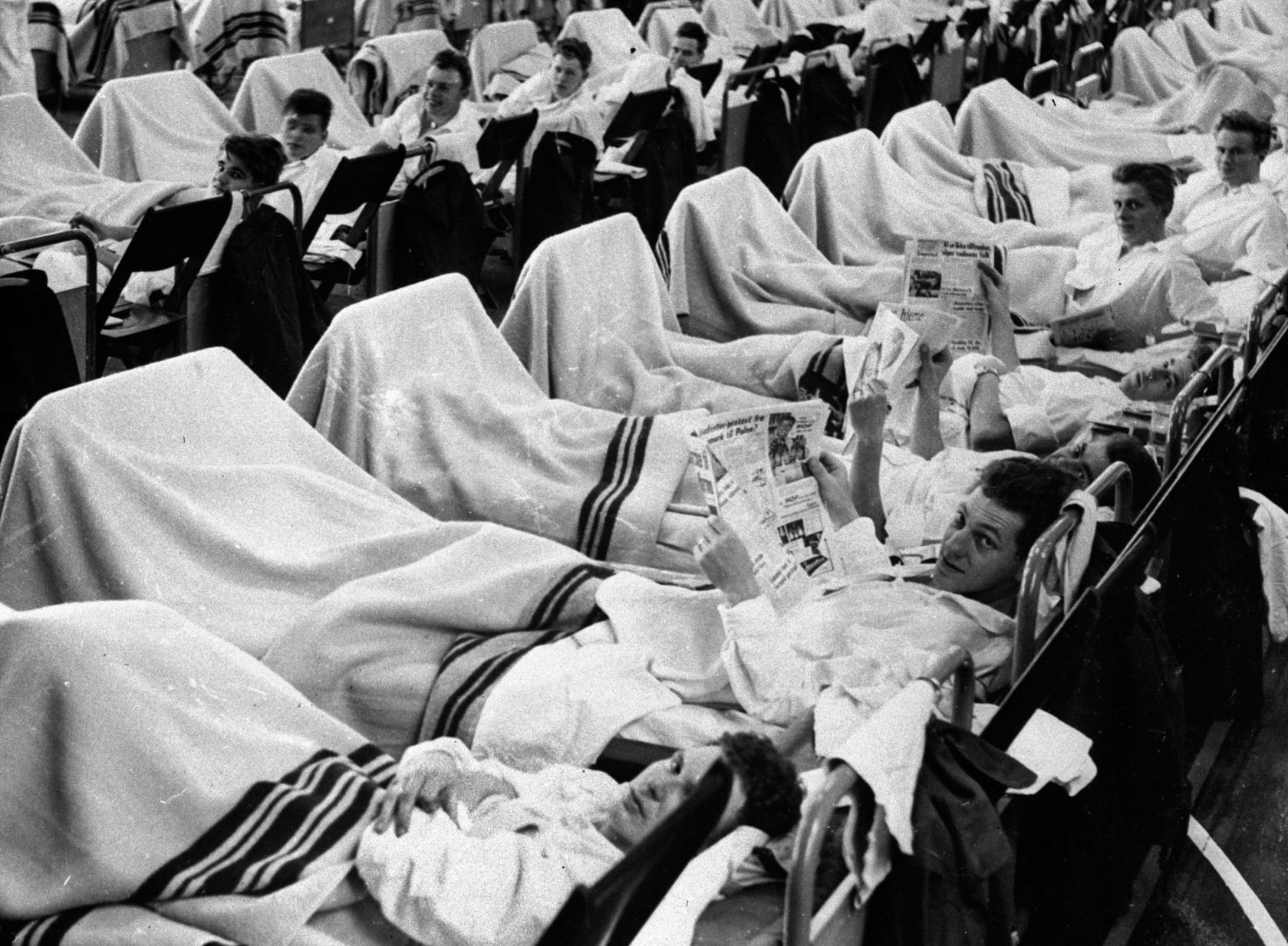 7. What was the average age of those who contracted the flu during the 1918 pandemic?